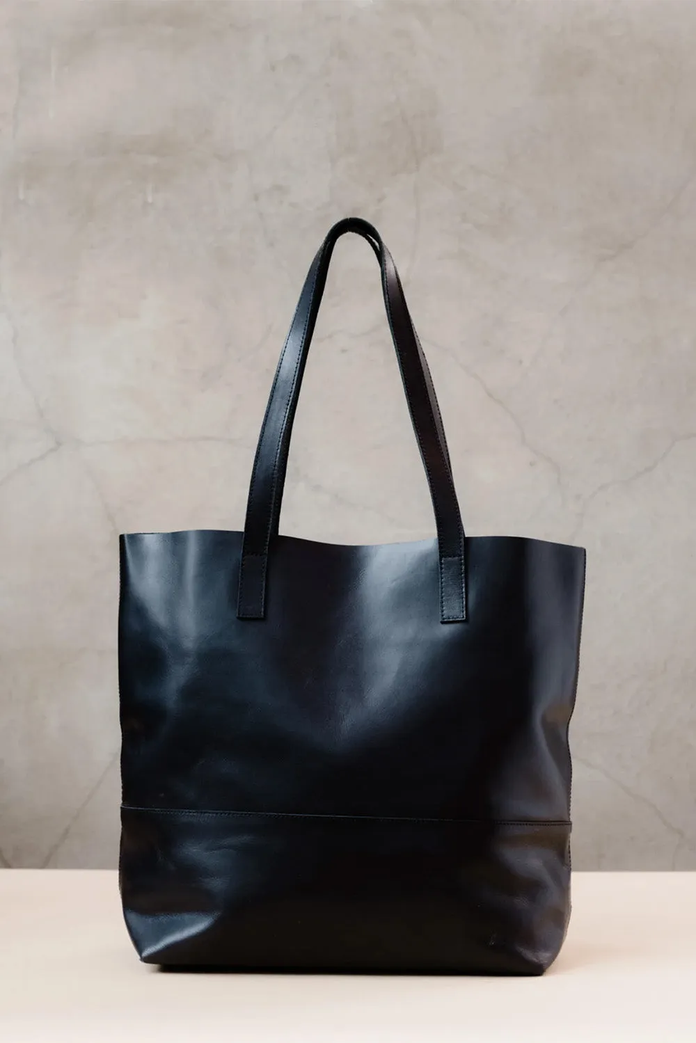 MAMUYE CLASSIC TOTE - BLACK